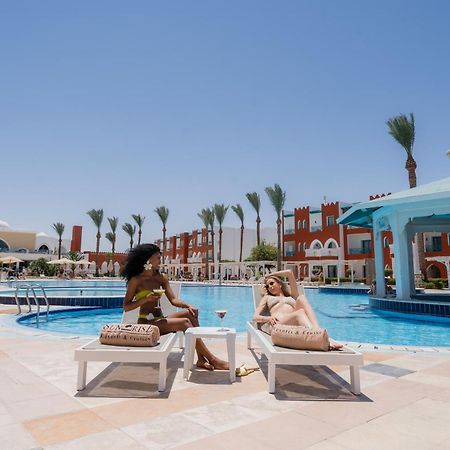 Sunrise Garden Beach Resort Hurghada Esterno foto Pool at the Hilton Sharm El Sheikh