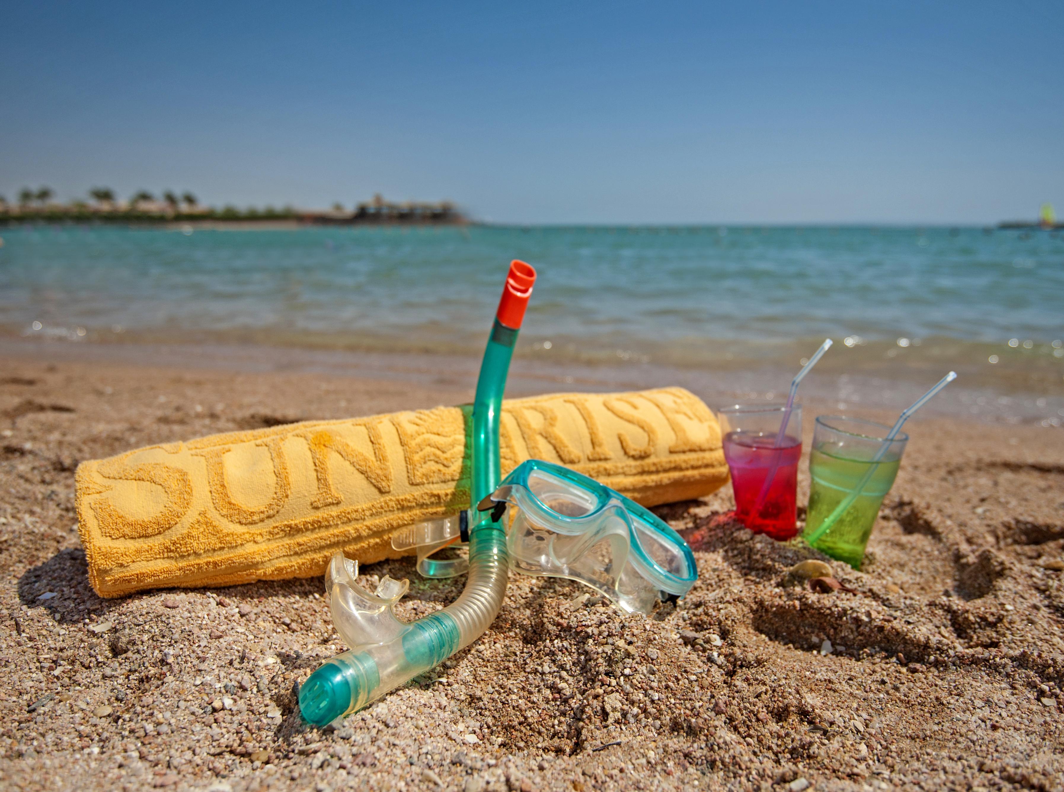 Sunrise Garden Beach Resort Hurghada Esterno foto Snorkelling equipment on a beach