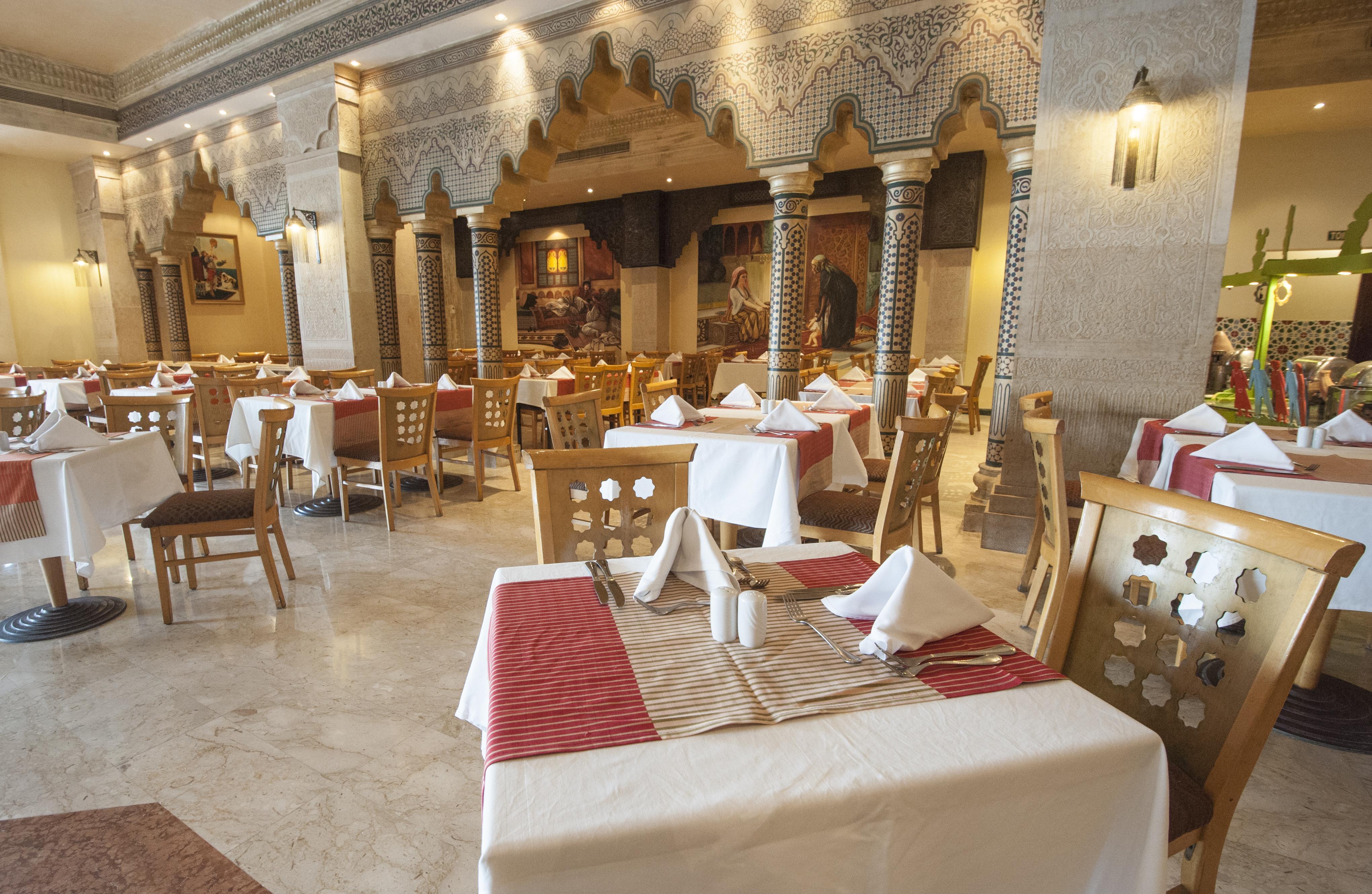 Sunrise Garden Beach Resort Hurghada Esterno foto The restaurant