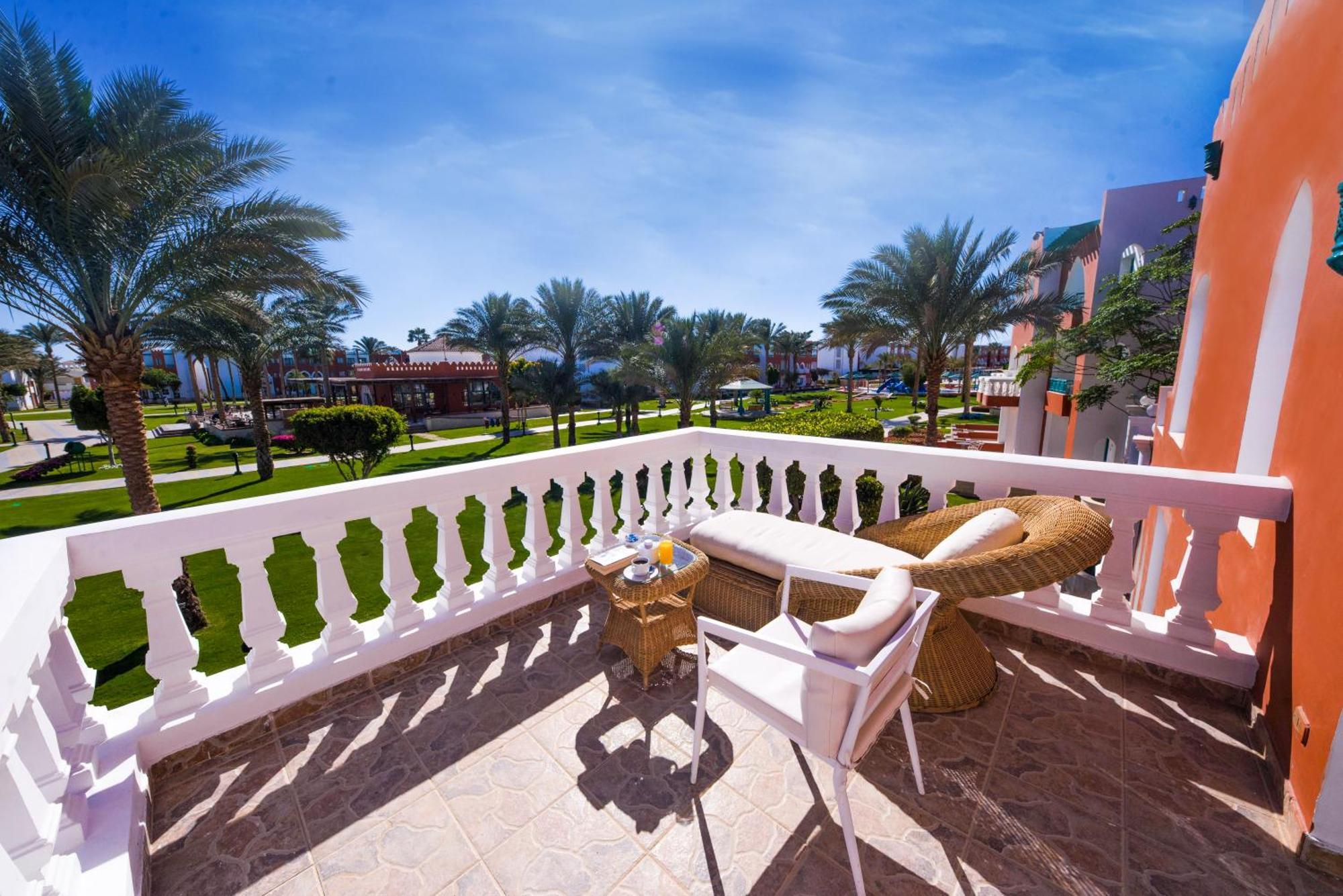 Sunrise Garden Beach Resort Hurghada Camera foto A balcony