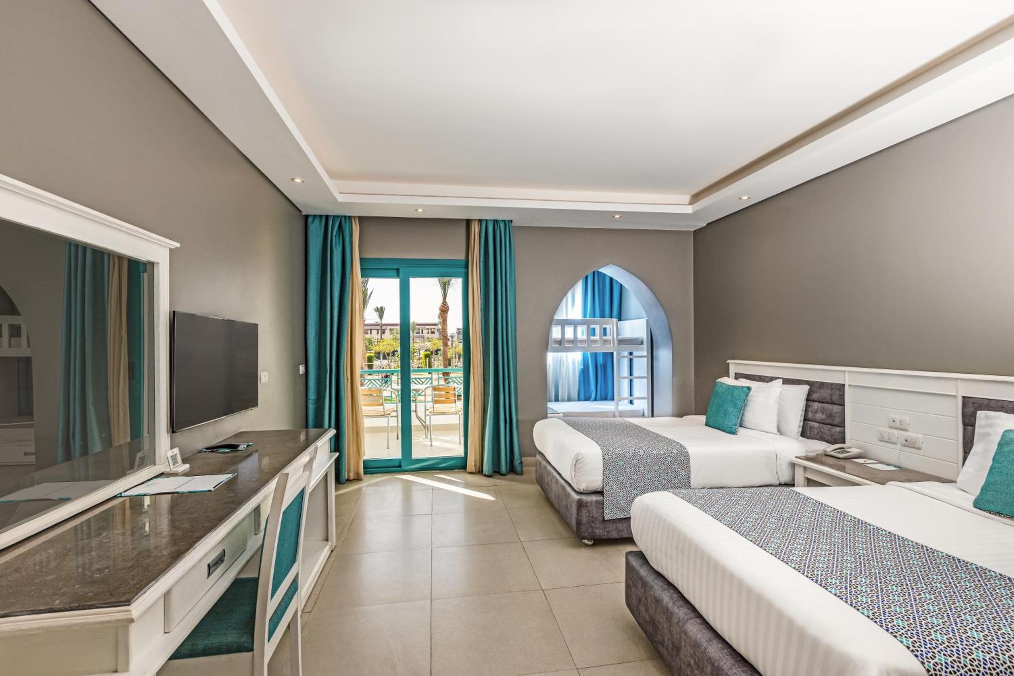 Sunrise Garden Beach Resort Hurghada Esterno foto A room at the hotel