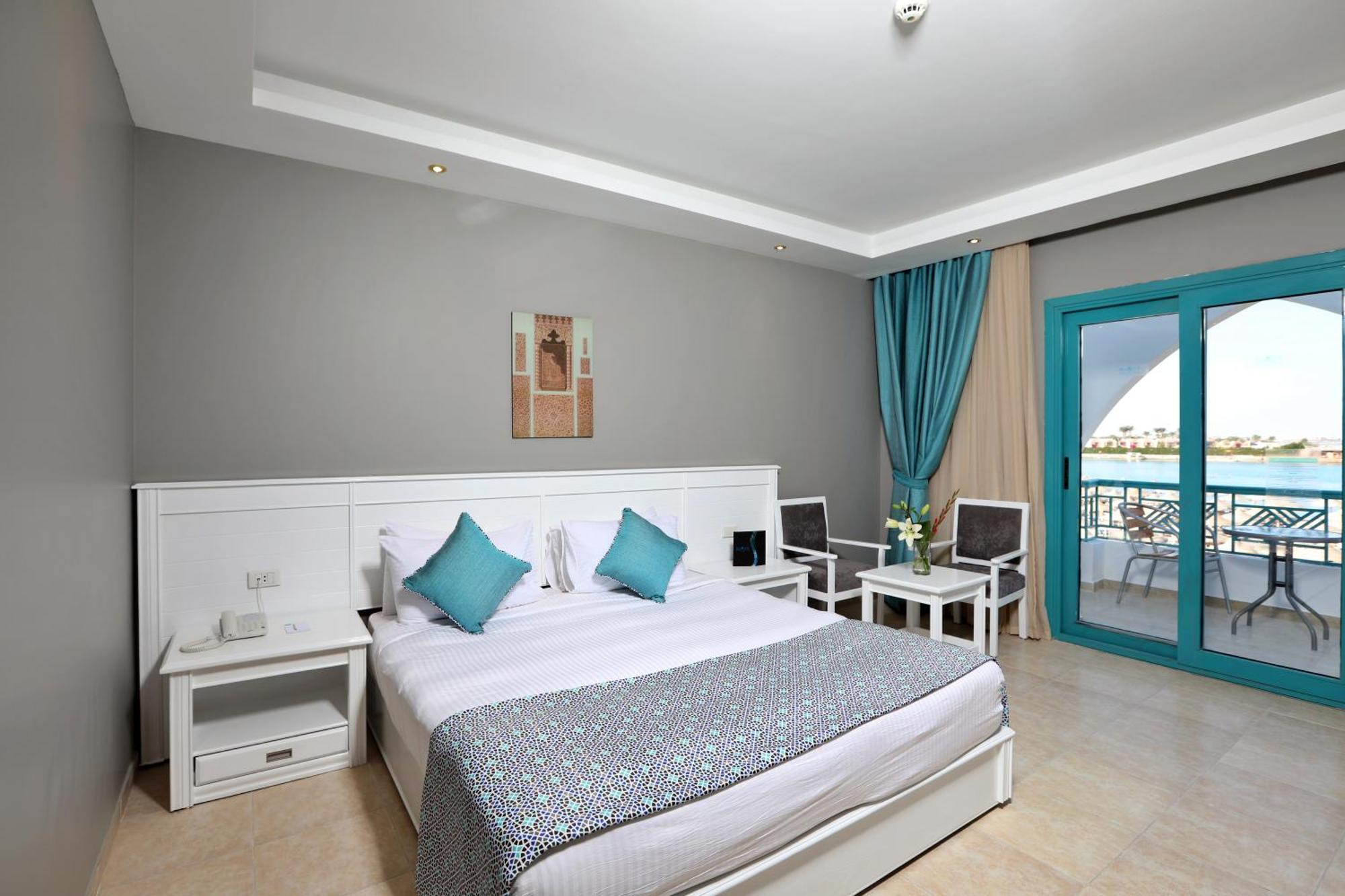 Sunrise Garden Beach Resort Hurghada Esterno foto A room at the hotel