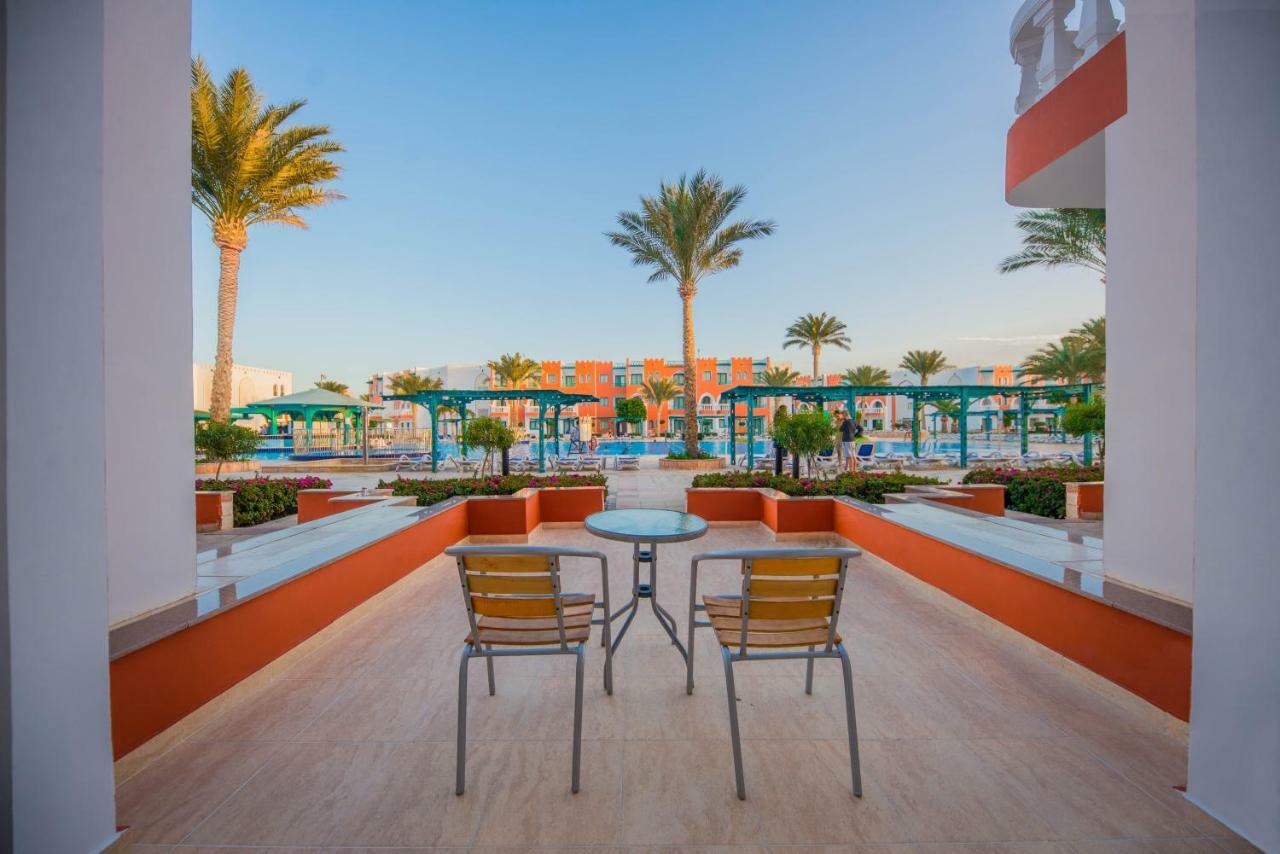 Sunrise Garden Beach Resort Hurghada Esterno foto Sunrise Holidays