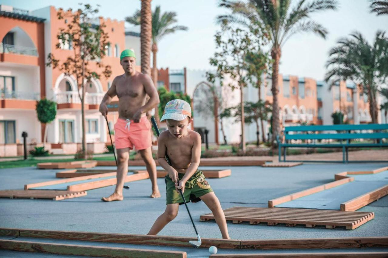Sunrise Garden Beach Resort Hurghada Esterno foto Mini golf in Egypt