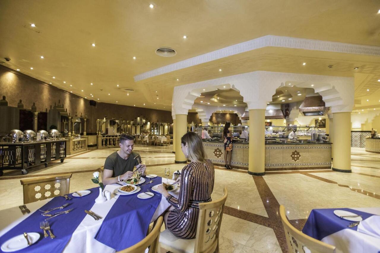 Sunrise Garden Beach Resort Hurghada Esterno foto The buffet at the Grand Hotel
